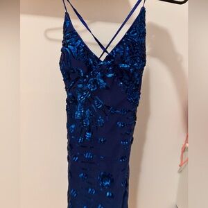 Lulus dress
Blue
Tie back